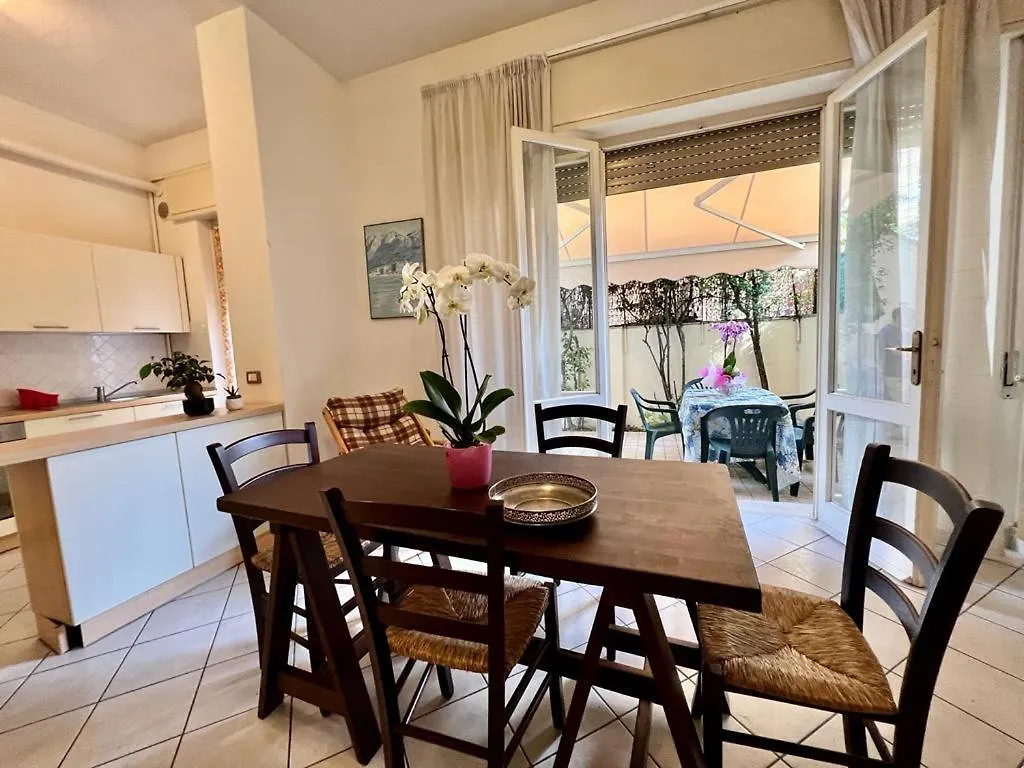 Viareggio On The Beach - Apartment 0*,